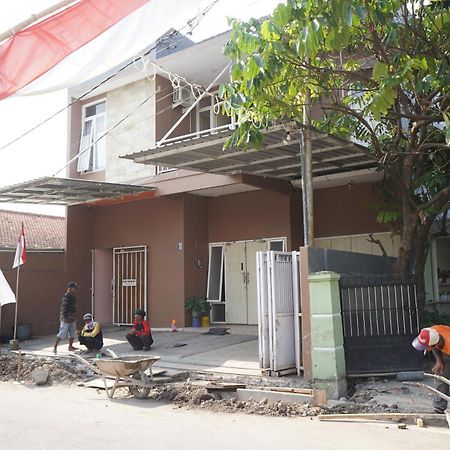 Hotel Spot On 93611 Kost Pak Suyatno Syariah 2 Ponorogo Exterior foto