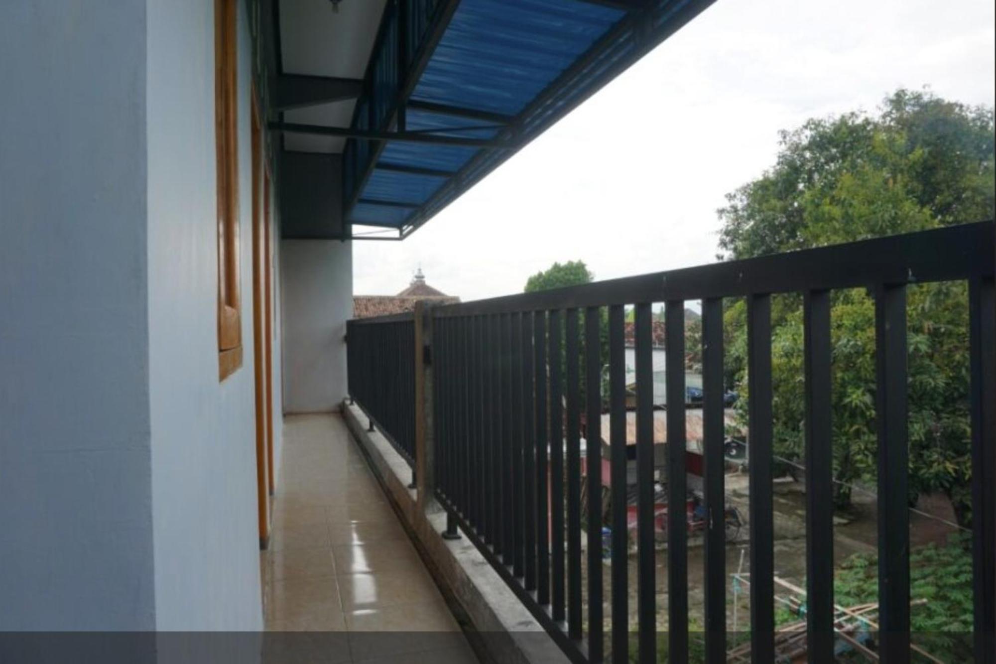 Hotel Spot On 93611 Kost Pak Suyatno Syariah 2 Ponorogo Exterior foto