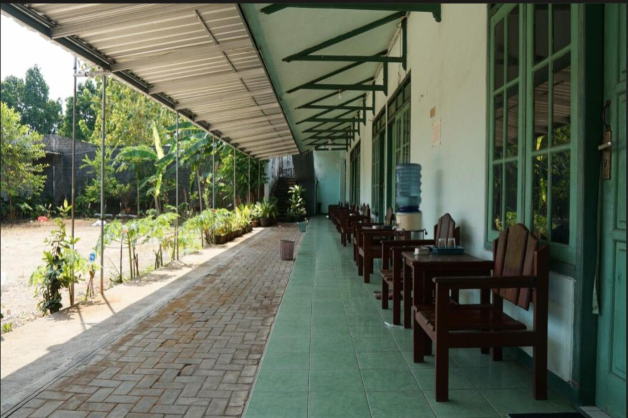 Hotel Spot On 93611 Kost Pak Suyatno Syariah 2 Ponorogo Exterior foto