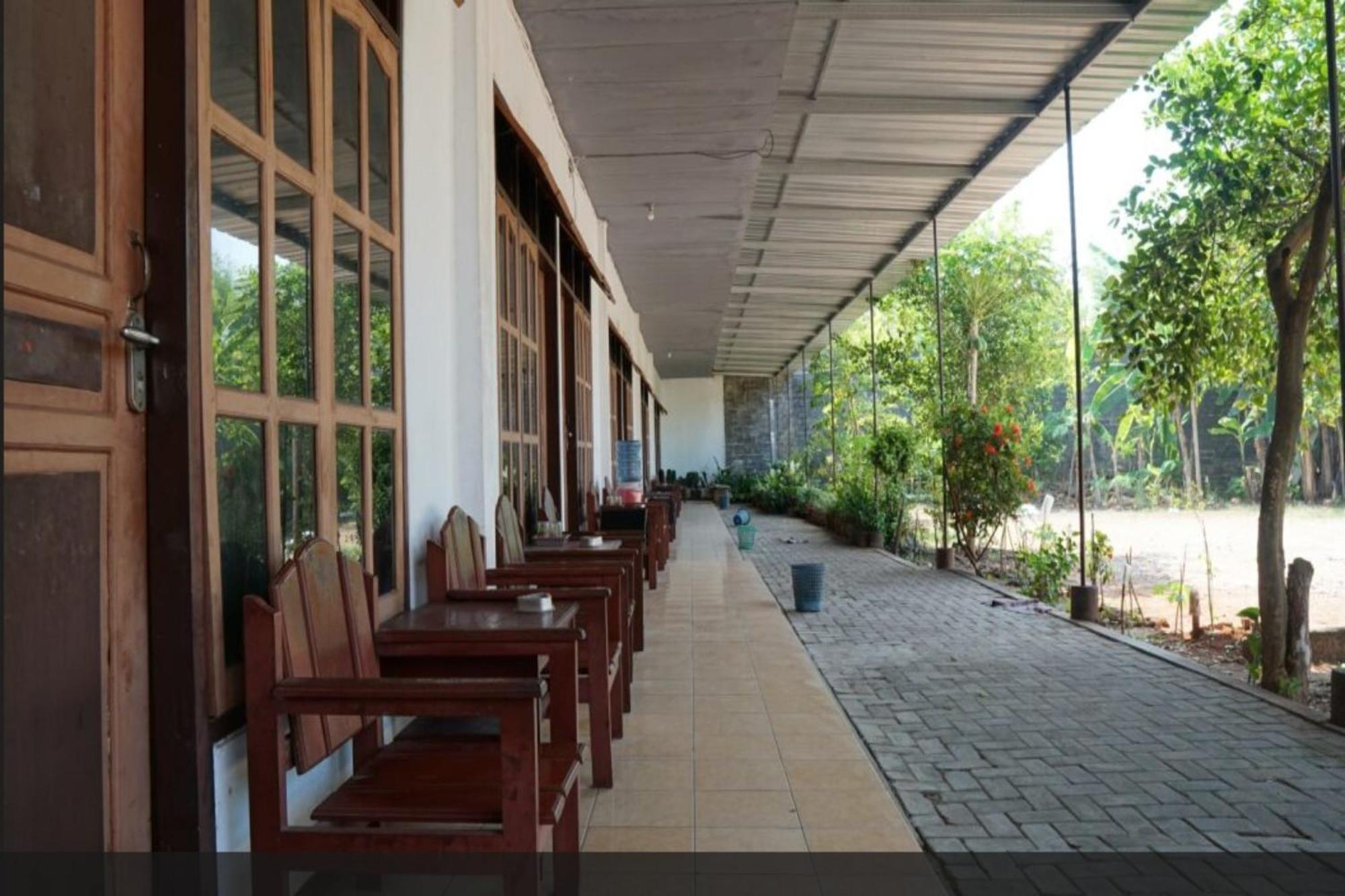 Hotel Spot On 93611 Kost Pak Suyatno Syariah 2 Ponorogo Exterior foto