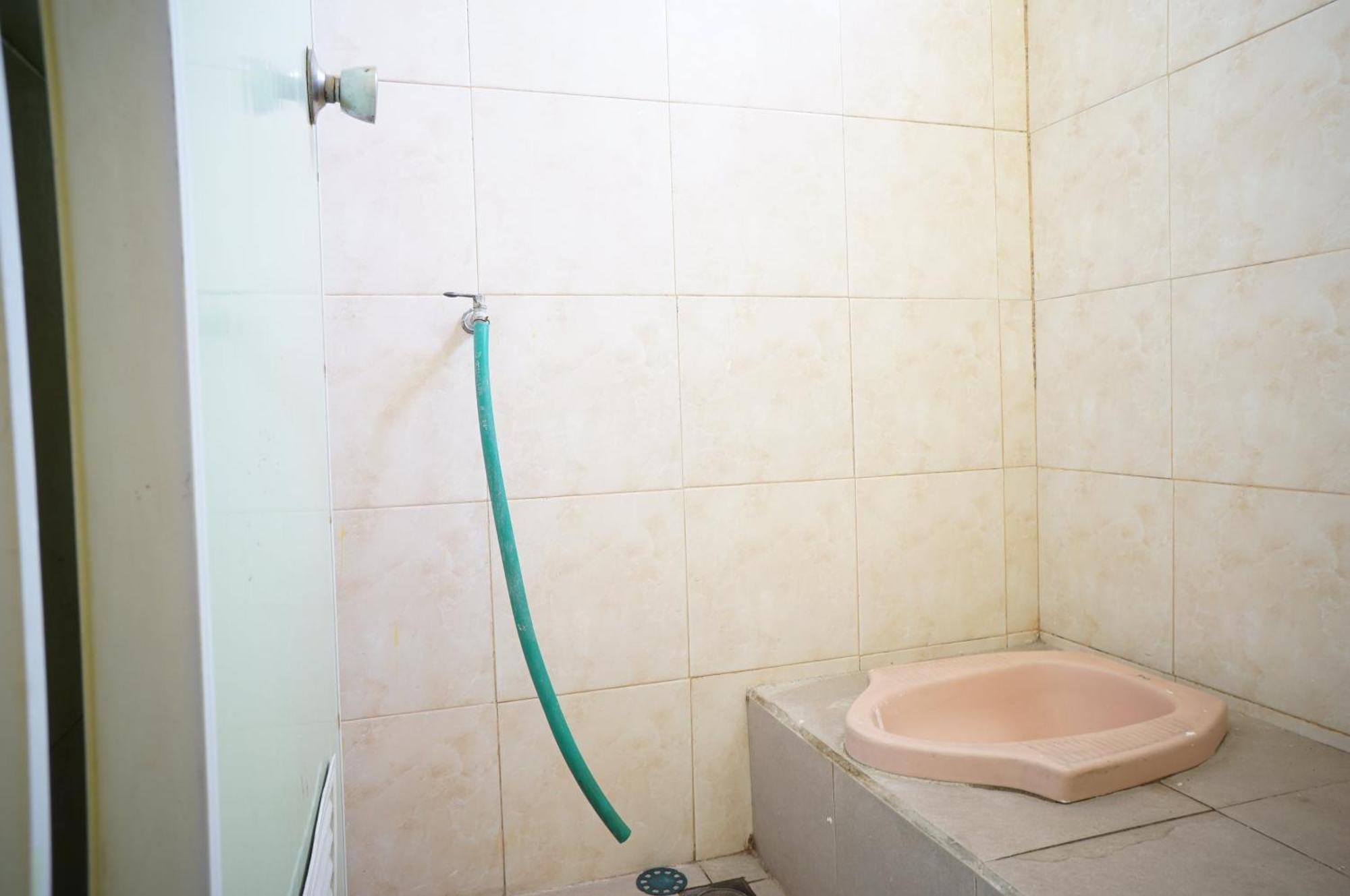 Hotel Spot On 93611 Kost Pak Suyatno Syariah 2 Ponorogo Exterior foto